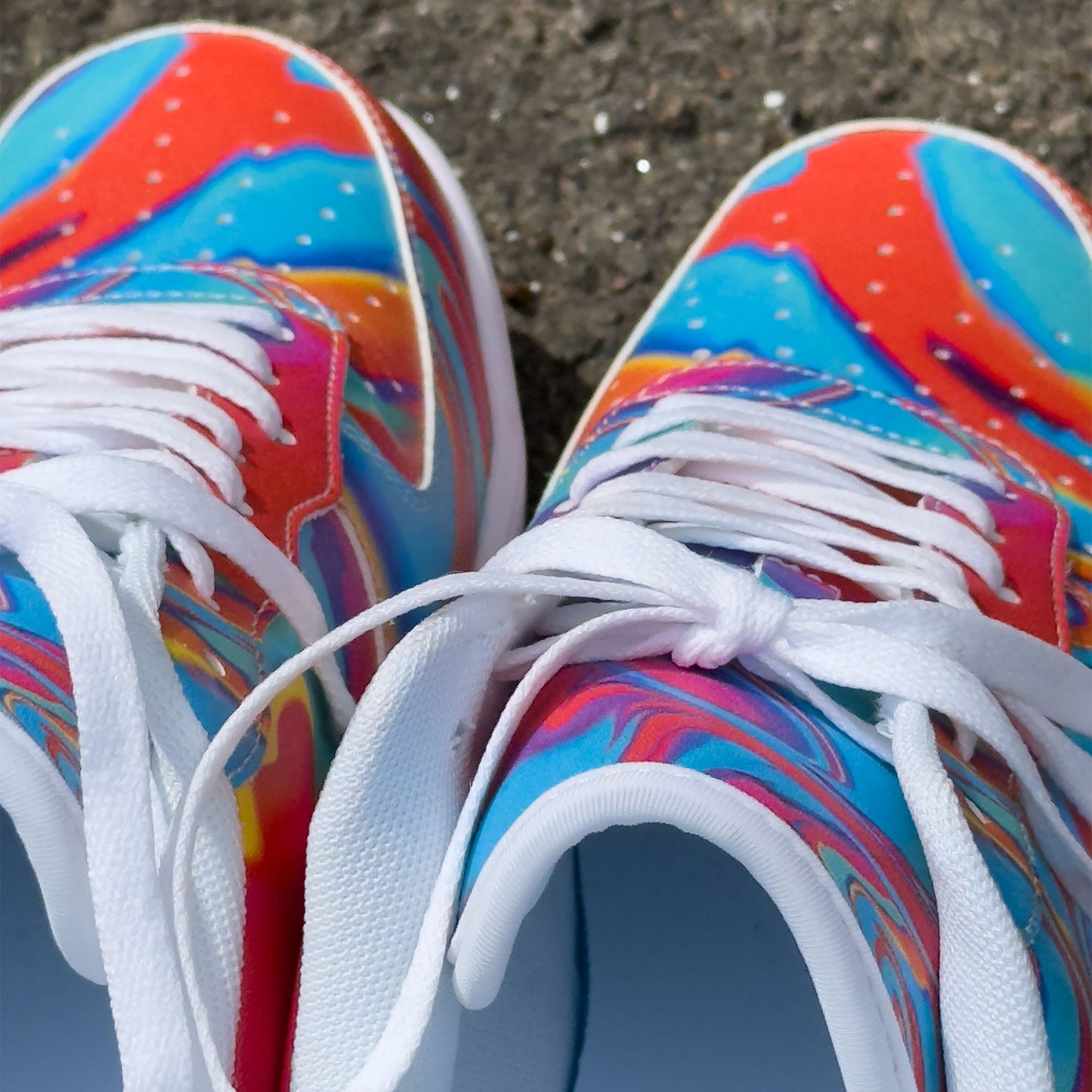 Detail of psychedelic and trippy Low Top Leather Sneakers with Abstract Improvisation