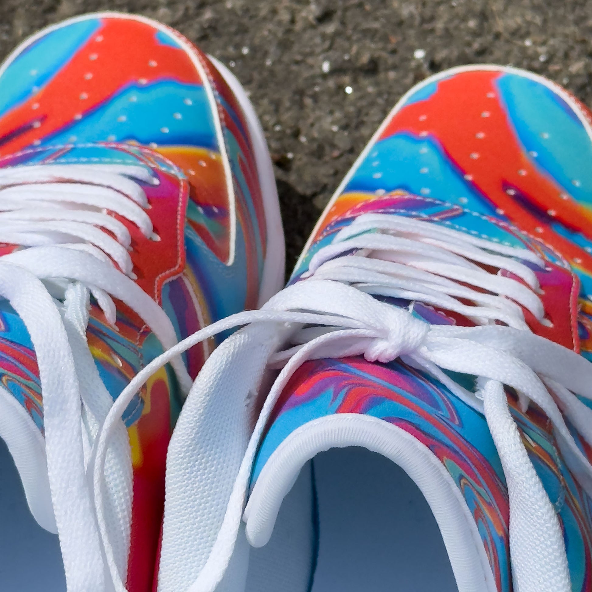 Detail of psychedelic and trippy Low Top Leather Sneakers with Abstract Improvisation